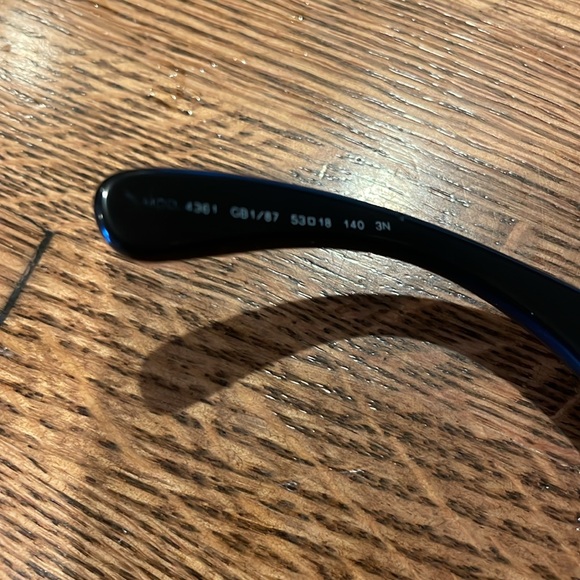 Versace Medusa sunglasses gold hardware - Picture 5 of 9